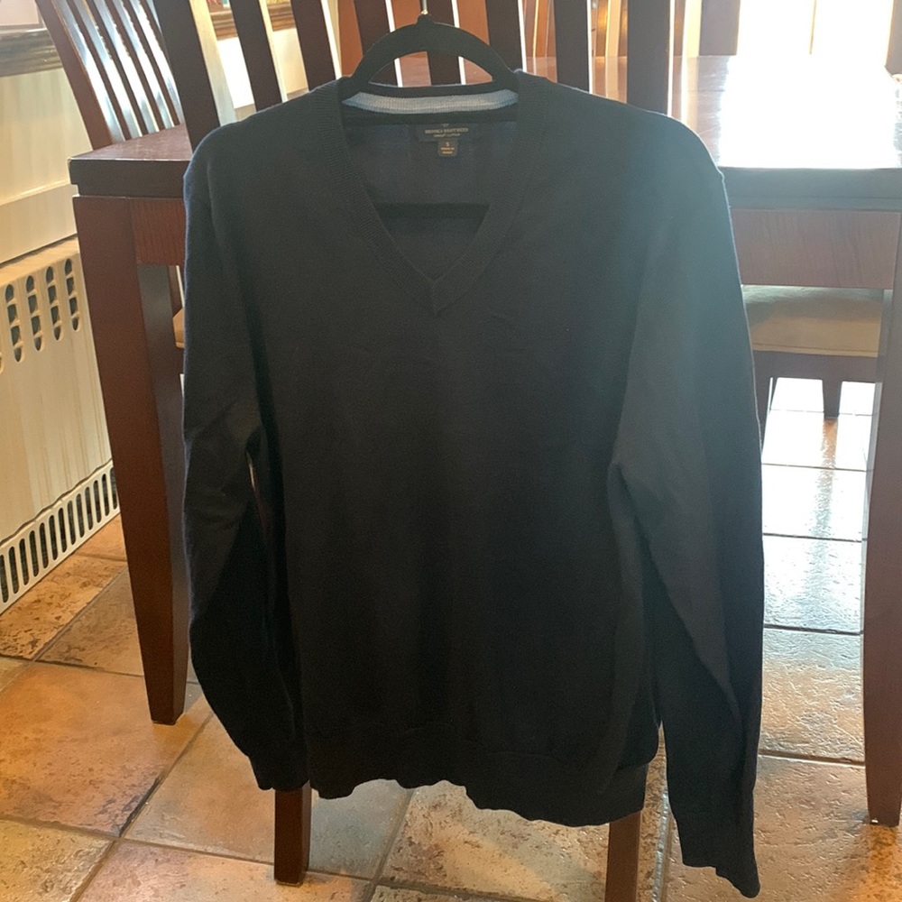 Brooks Brothers navy v-neck sweater, size small